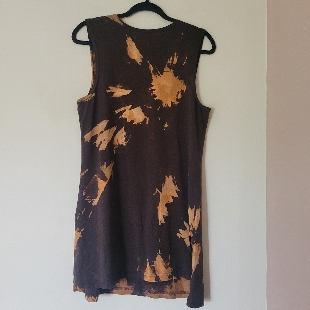 Trued Apparel Sleeveless Tunic in Bleach Tie Dye Dark Minimalist